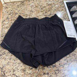 Lululemon hotty hot shorts - size 6 (4” *lined)